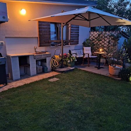 Studio Apartman Lilly With Private Parking In The Yard Of The House Pula Ngoại thất bức ảnh