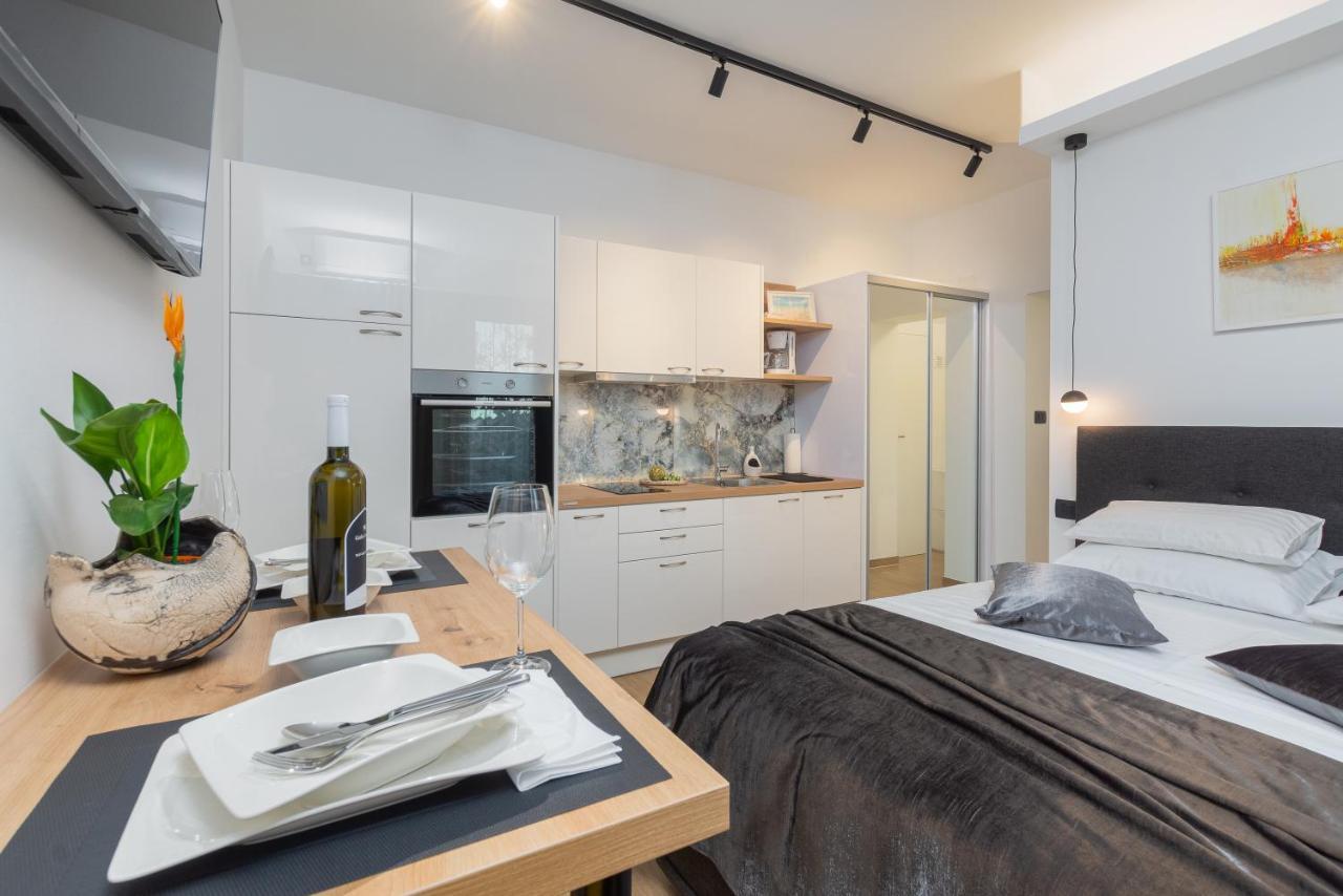 Studio Apartman Lilly With Private Parking In The Yard Of The House Pula Ngoại thất bức ảnh