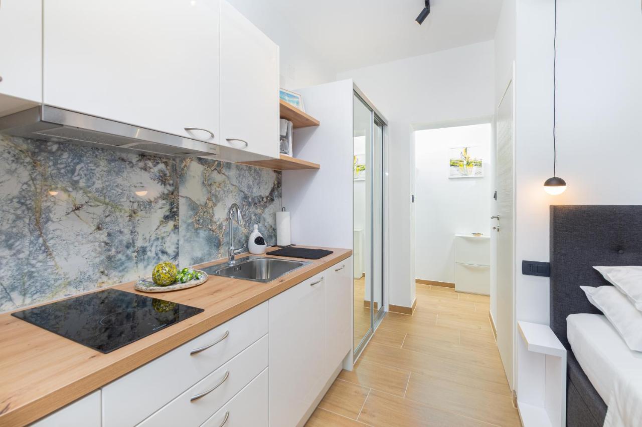 Studio Apartman Lilly With Private Parking In The Yard Of The House Pula Ngoại thất bức ảnh