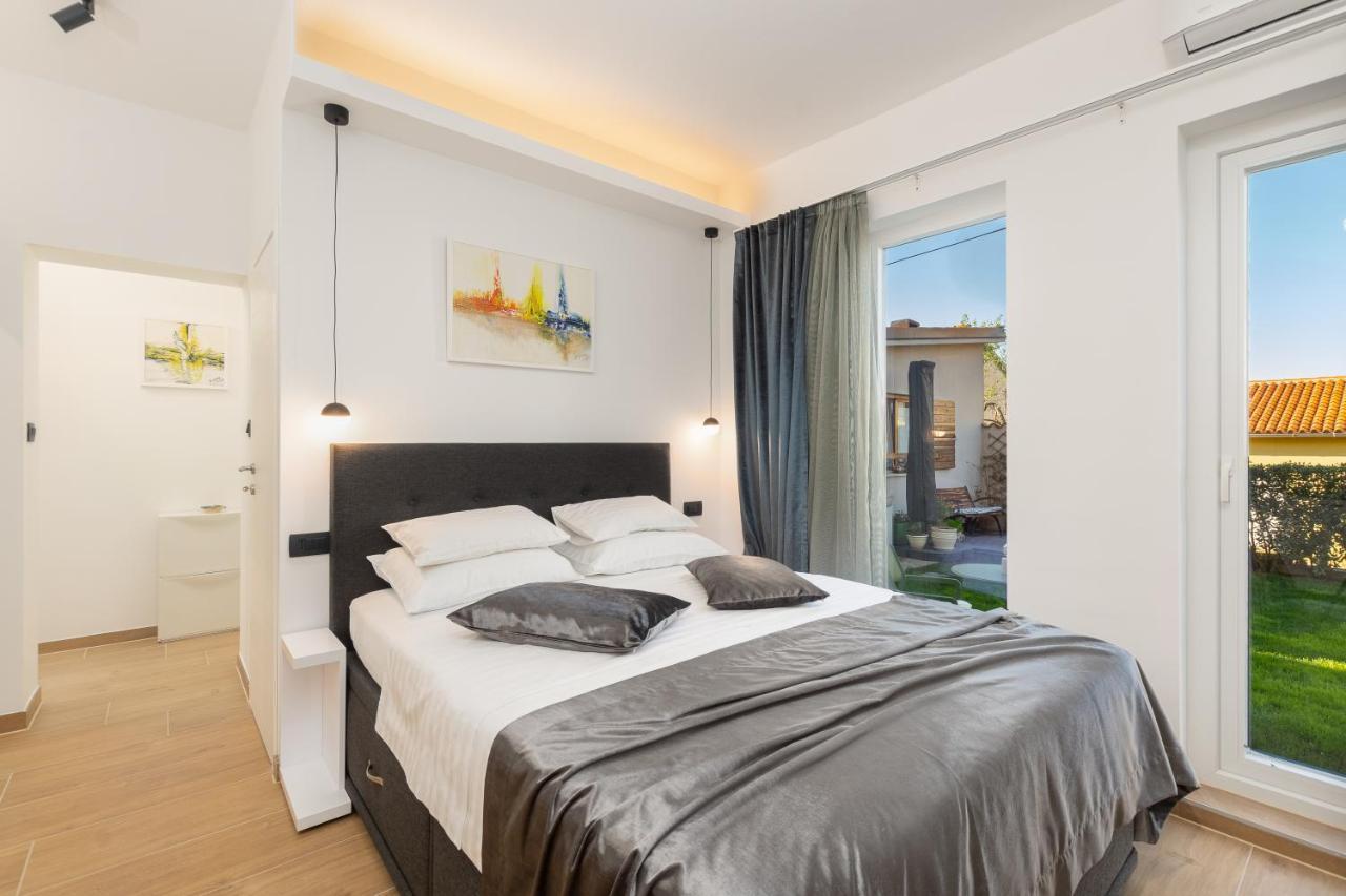 Studio Apartman Lilly With Private Parking In The Yard Of The House Pula Ngoại thất bức ảnh