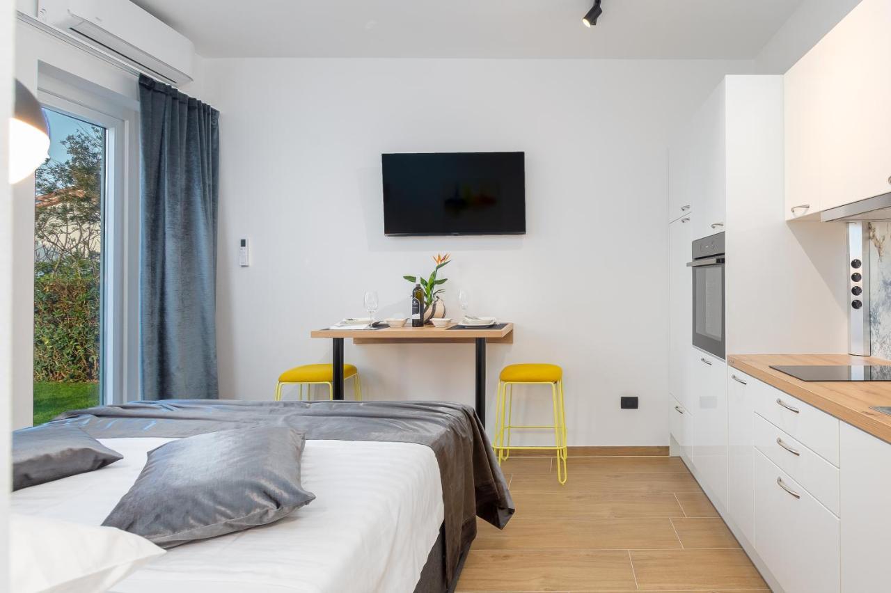 Studio Apartman Lilly With Private Parking In The Yard Of The House Pula Ngoại thất bức ảnh