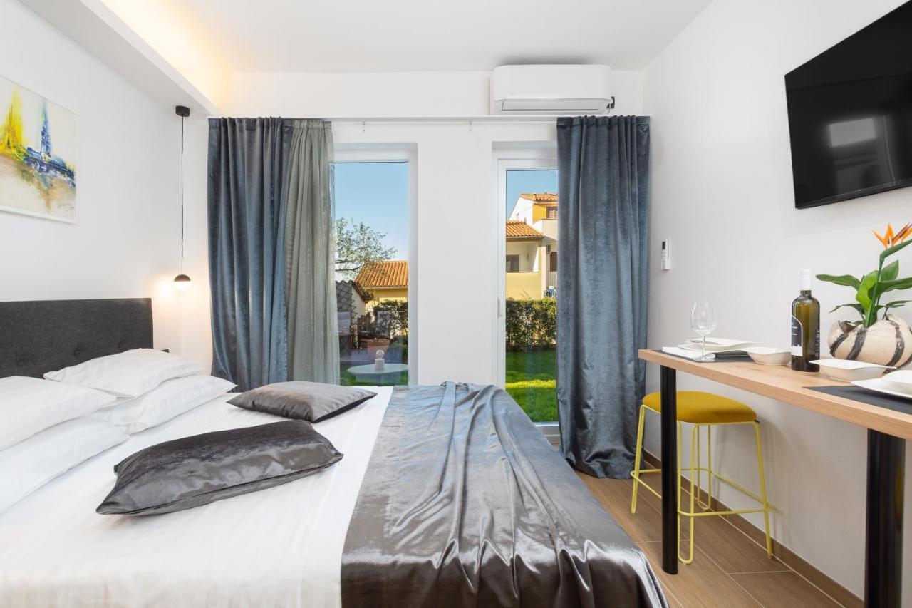 Studio Apartman Lilly With Private Parking In The Yard Of The House Pula Ngoại thất bức ảnh