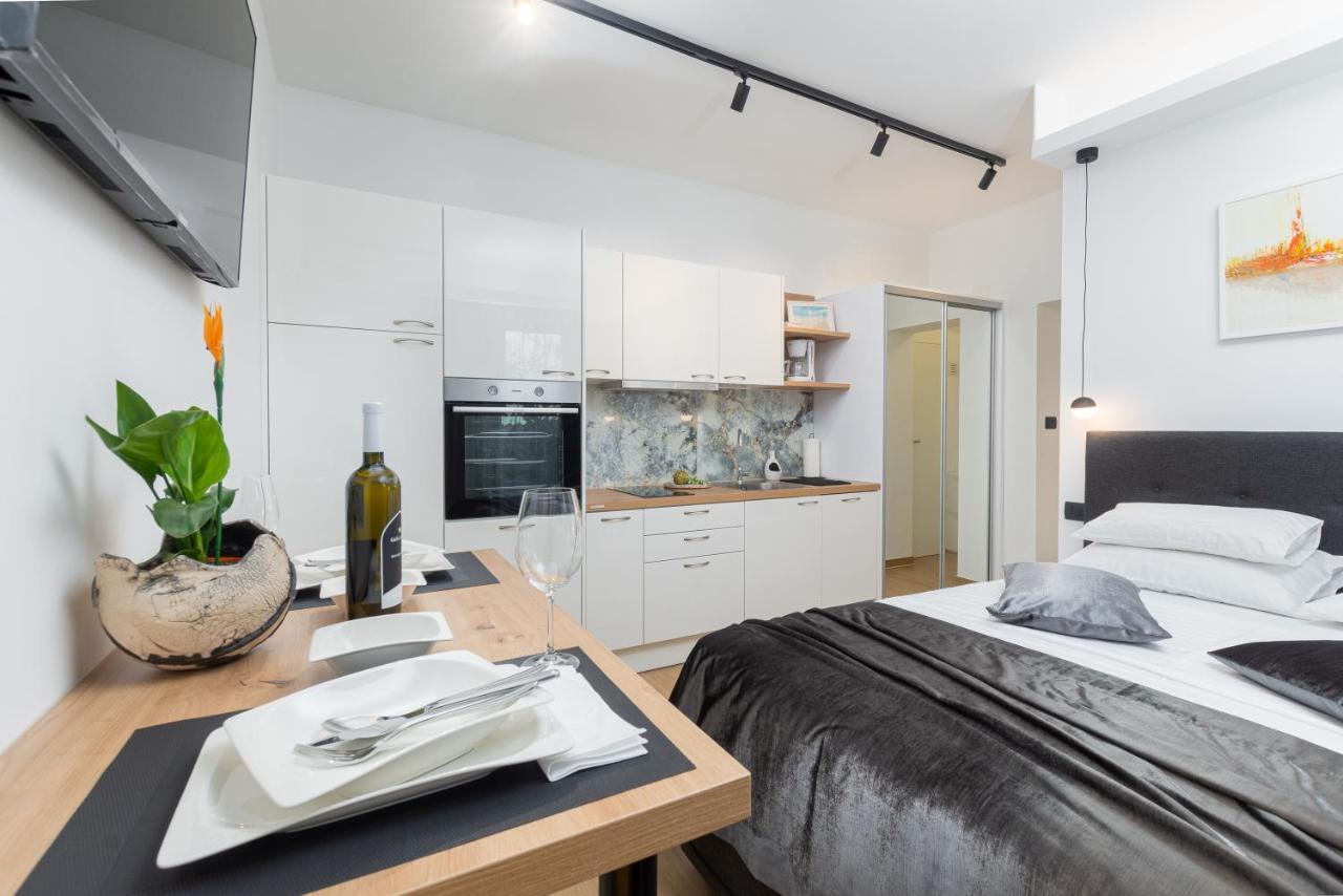 Studio Apartman Lilly With Private Parking In The Yard Of The House Pula Ngoại thất bức ảnh